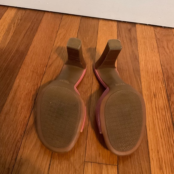 Vintage coach hilled sandals in pink - Picture 2 of 4